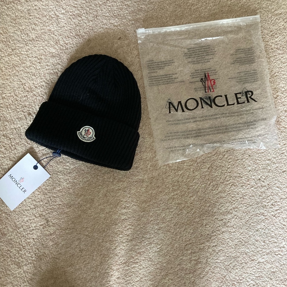 Black moncler beanie - Picture 1 of 4